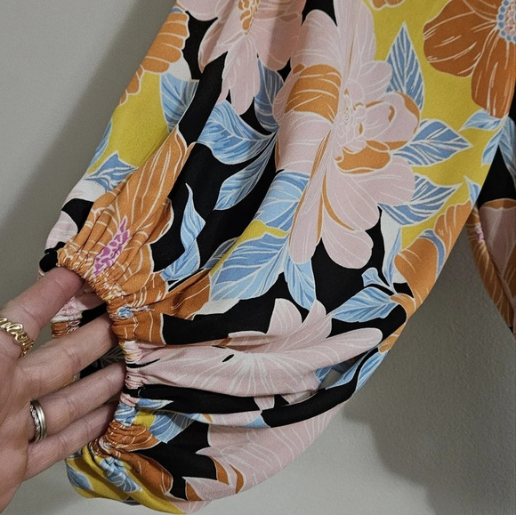 Willow and Root from buckle off shoulder floral sheer top. Side medium - Picture 10 of 11